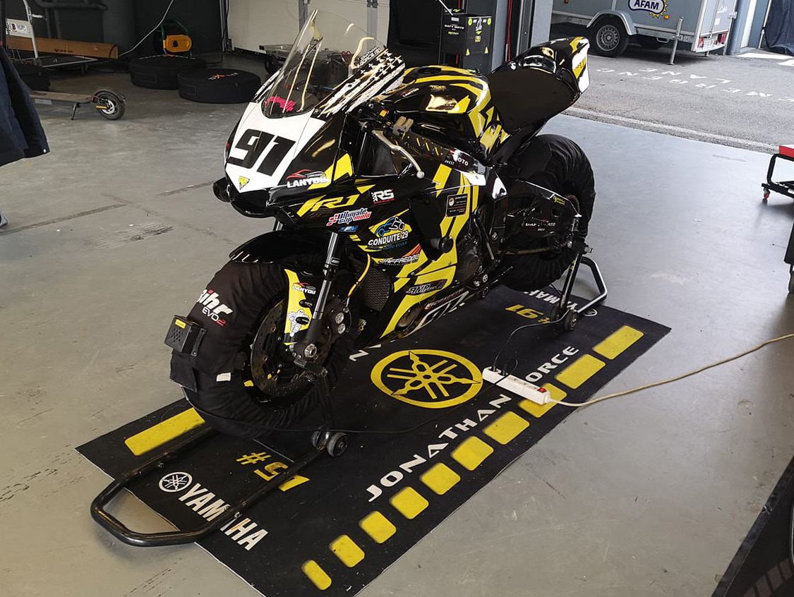 Tapis personnalisé Yamaha Racing, JP Luzio #12